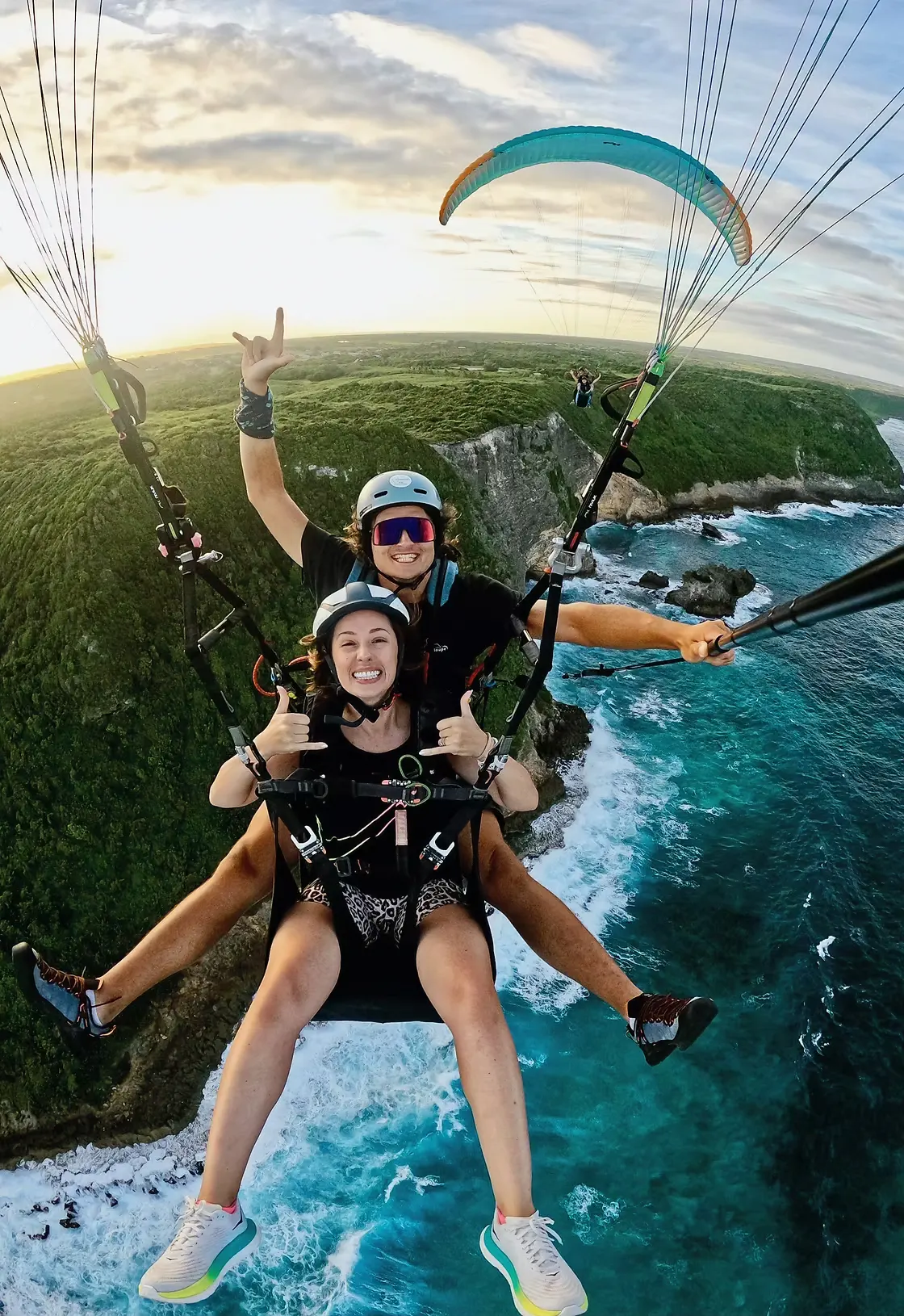 parapente-biplace-guadeloupe-vol-tandem Vol en parapente biplace en Guadeloupe au-dessus de la mer et des falaises