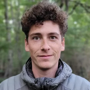 Lloyd Stephan moniteur de parapente PREVOL Distanciel Paragliding Distanciel Paragliding Portrait de Lloyd Stephan, moniteur de parapente diplômé DEJEPS à l’école PREVOL parapente distanciel