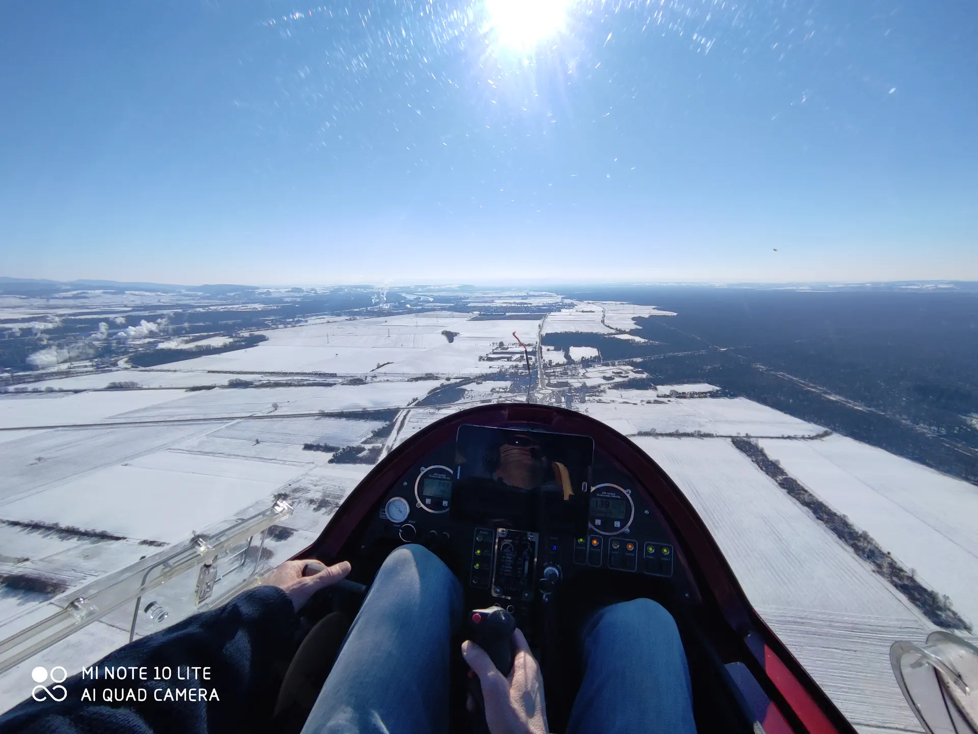vue-hivernale-gyrocoptere-tjaero-alsace-soppe-le-bas Vue aérienne en hiver depuis un gyrocoptère Tjaero au-dessus de la plaine d’Alsace, près de Soppe-le-Bas.